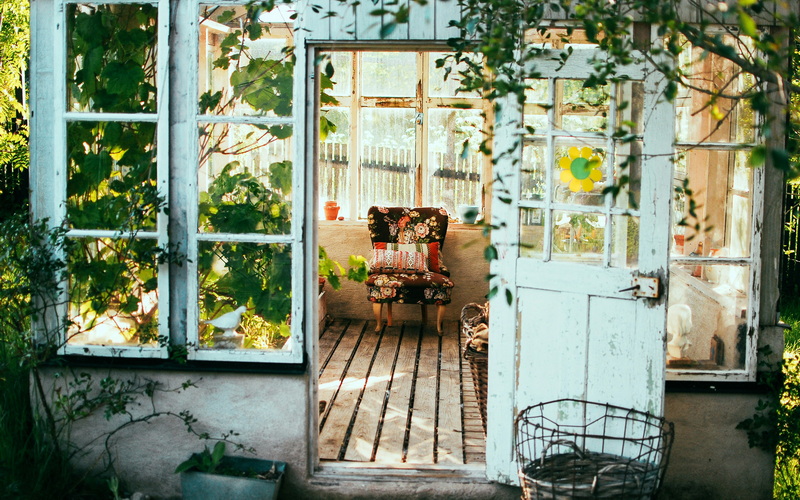 how to clean an aluminum screen door_1