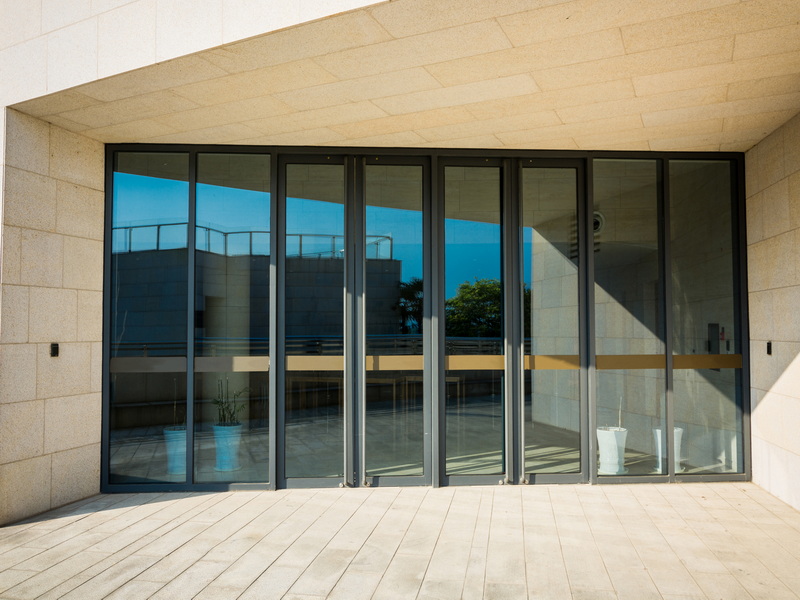 What Are The Benefits of Choosing Aluminum Cabinet Doors