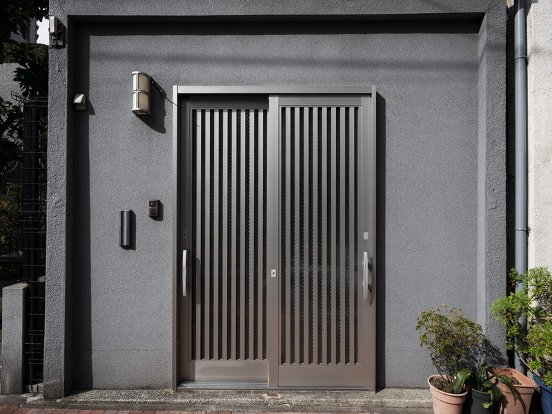 Why Choose Aluminum Door Panels Over Steel Or Wood?