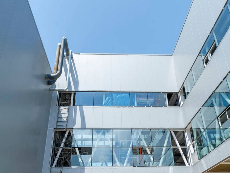 How Do You Replace Glass in An Aluminum Window Frame?