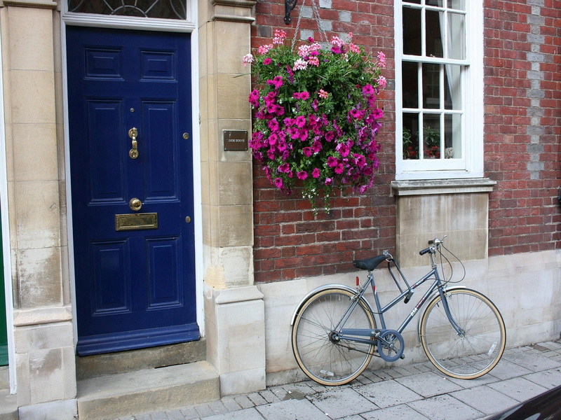 Which Aluminum Door Molding Style Is Best for Modern Homes