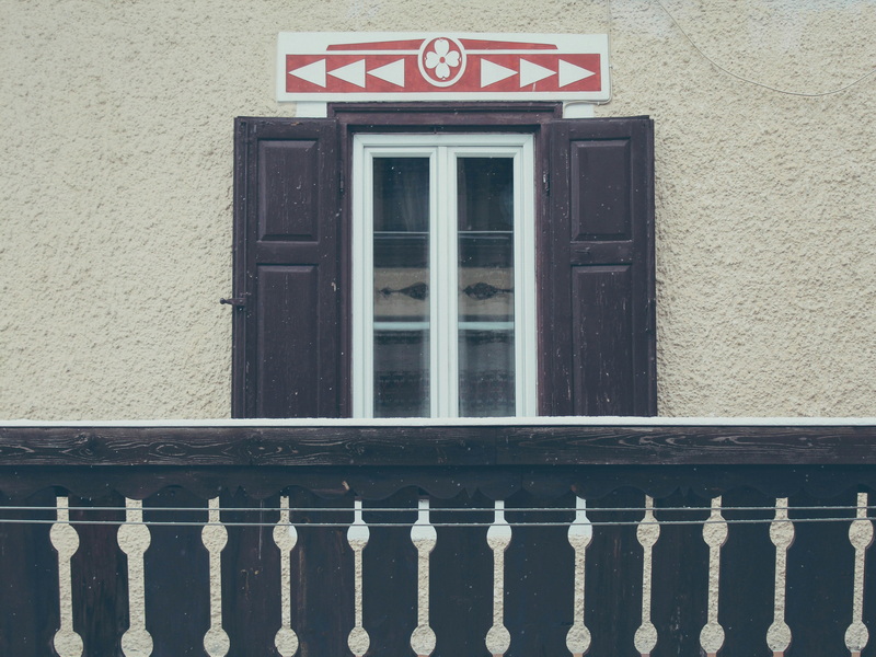 how to clean black aluminum window frames_1